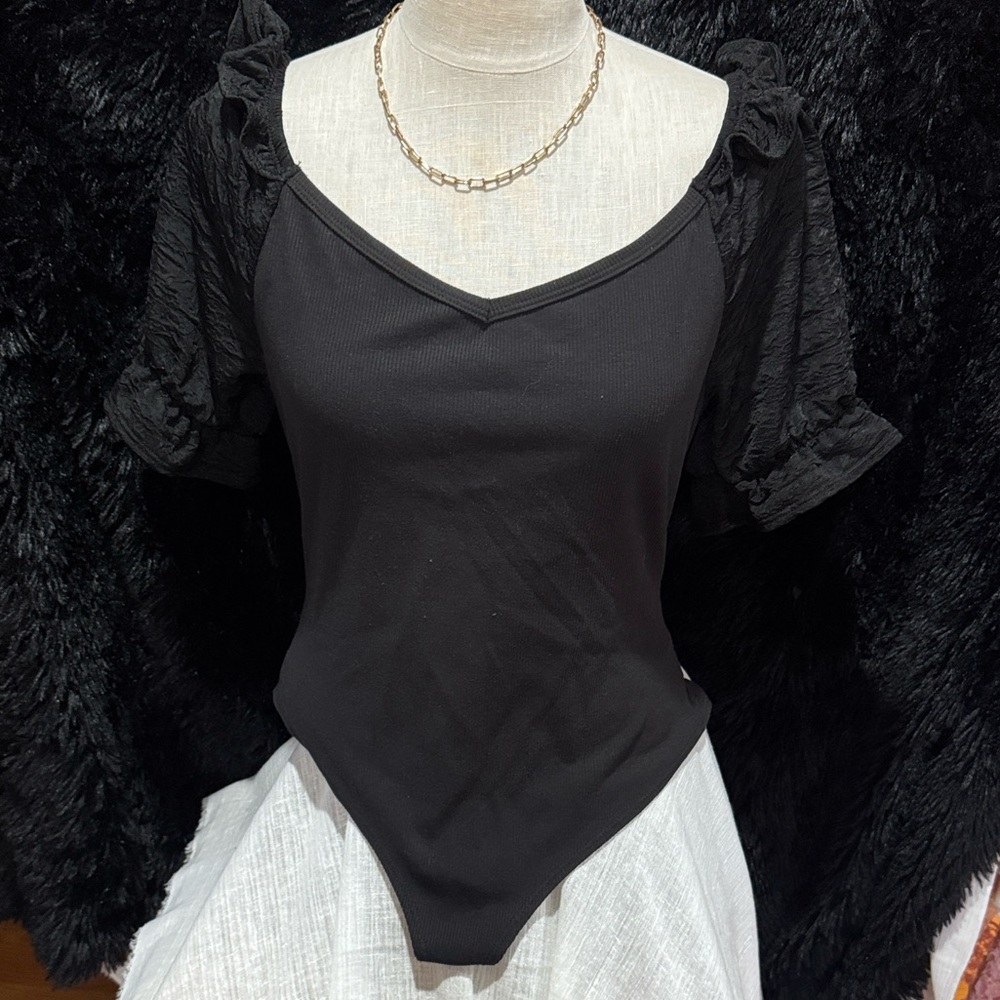 Ces Femme Black V-Neck Bodysuit